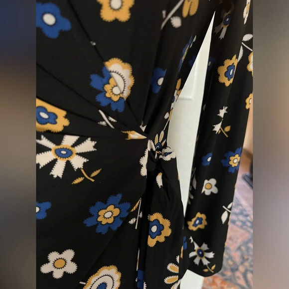 Anne Klein size 6 floral faux wrap dress, office, party, date night - Picture 4 of 11